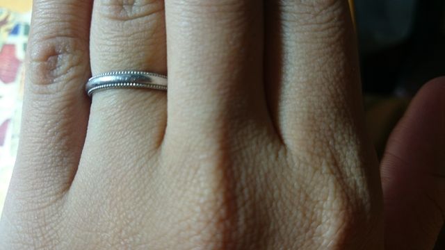 どんな指の長さでも合いそうなデザインですね。