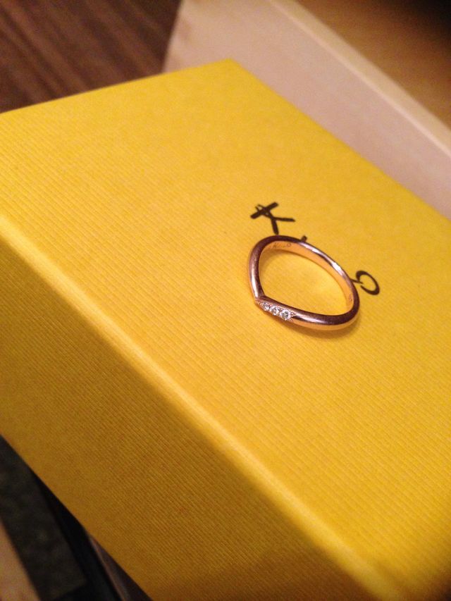 肌に馴染むピンクゴールドを選びました。