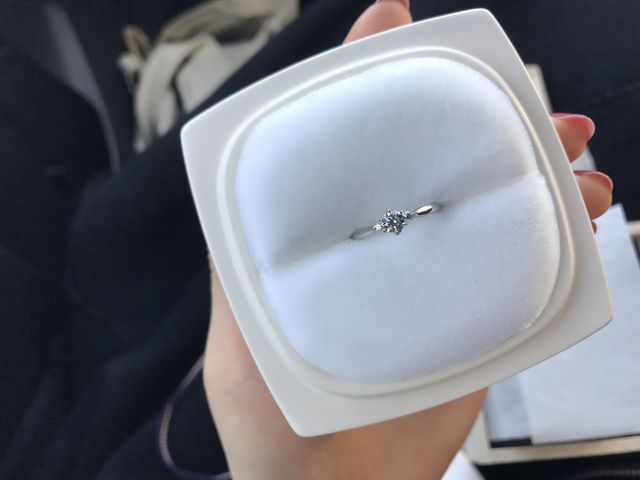 ケースは陶器で出来ています。