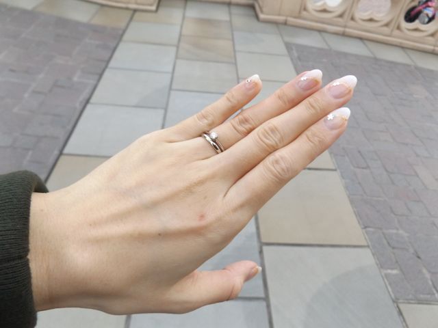 婚約指輪と重ねづけしています