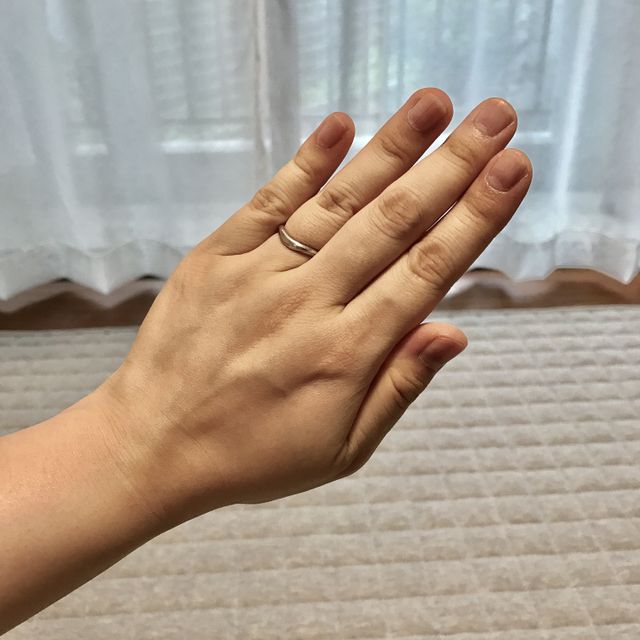 「月の雫」真ん中から柔らかく雫が垂れるようなデザインが素敵！