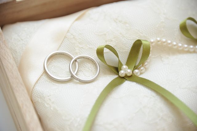 友人が作ってくれたリングピローとの相性もピッタリ。