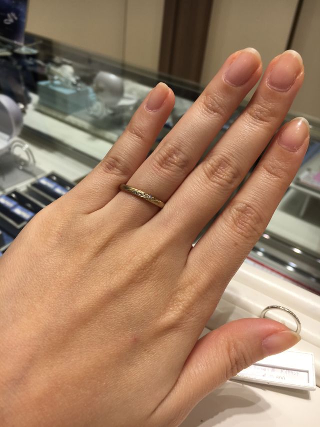 ハーフエタニティリングでエステールの自社ブランドTis