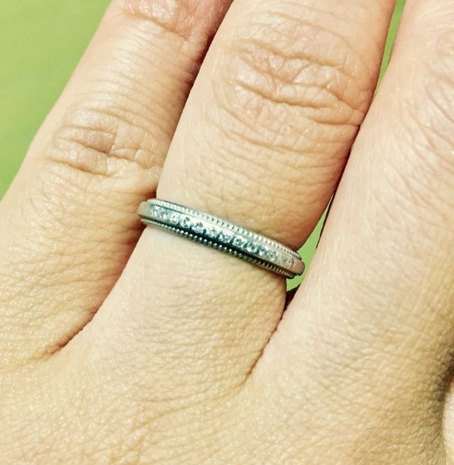 ダイヤの飾りがあります。