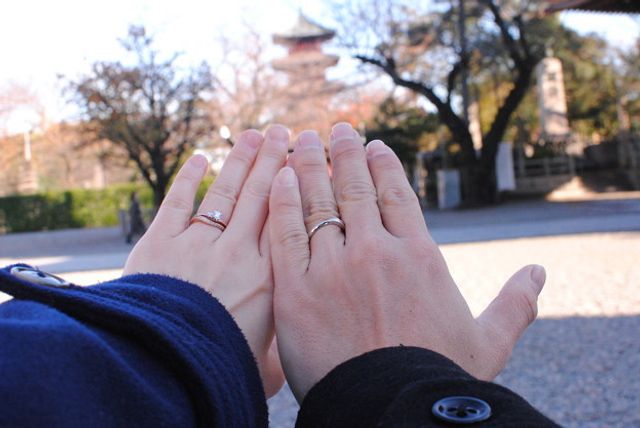同じくアイプリモで購入した婚約指輪を重ねて。