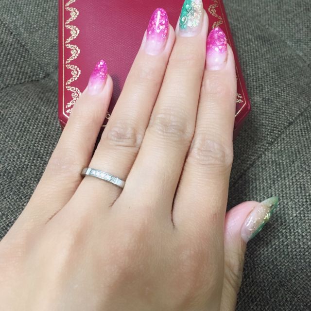 細身で華奢なシルエットです。