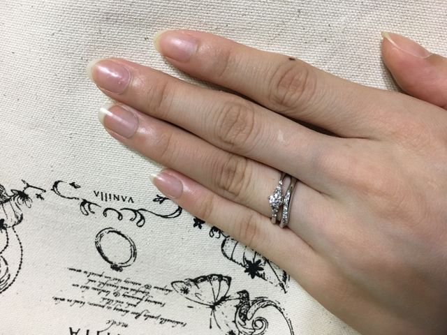 婚約指輪と重ね付け