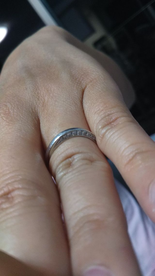 中にダイヤが入っています。