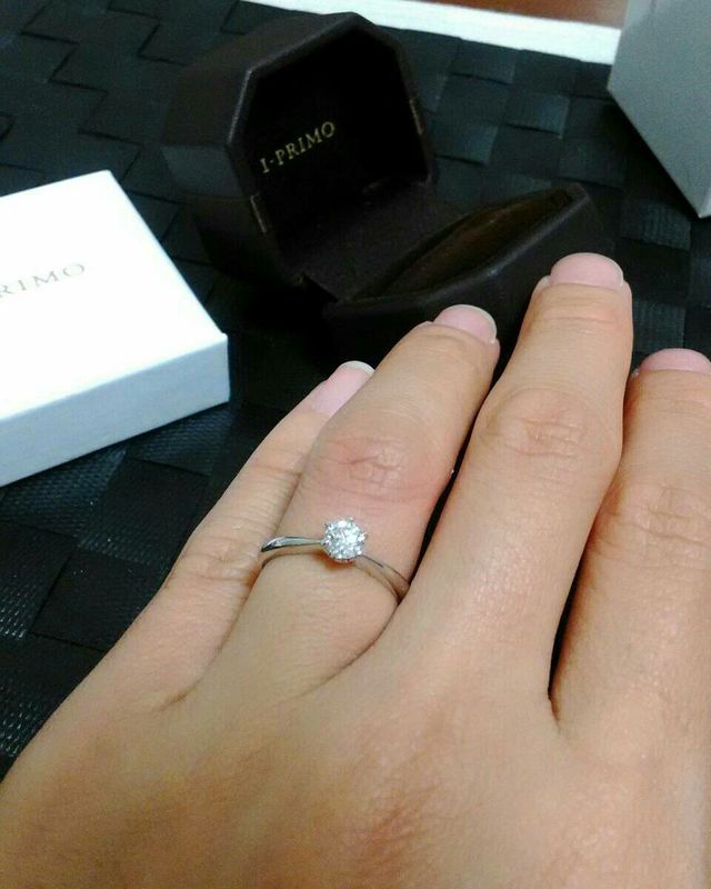 シリウスというデザイン。リングはストレート。