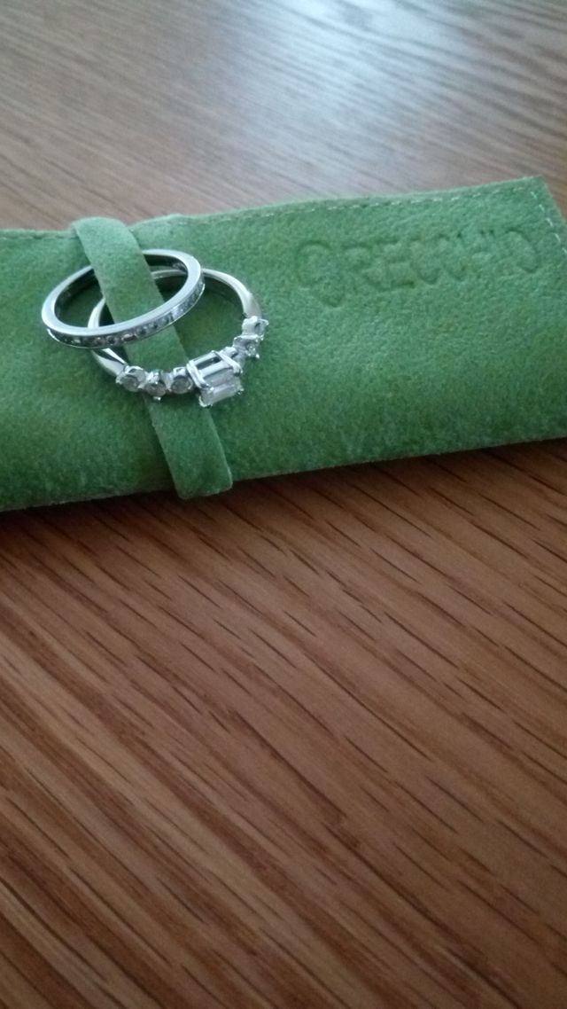 結婚指輪もスクエアカットのダイヤが入っているので合わせやすい