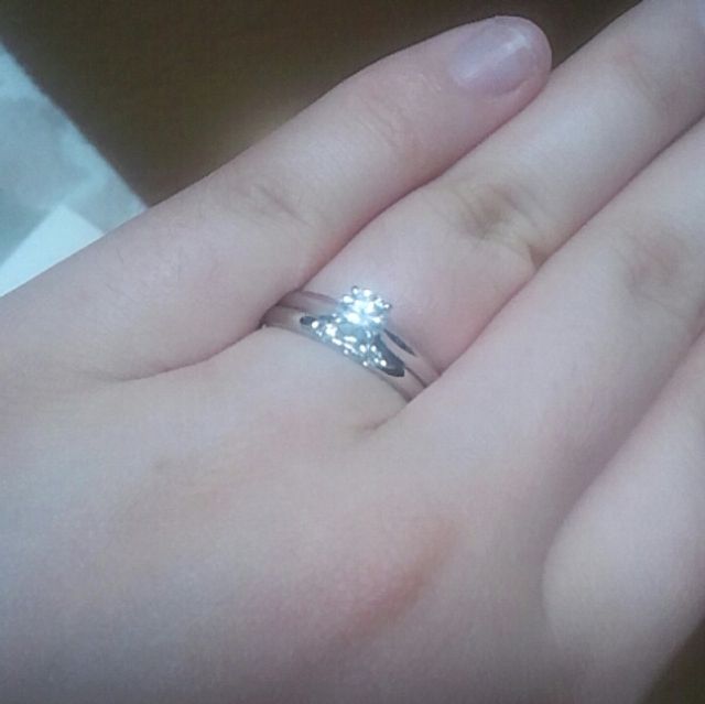 婚約指輪と重ね付できます