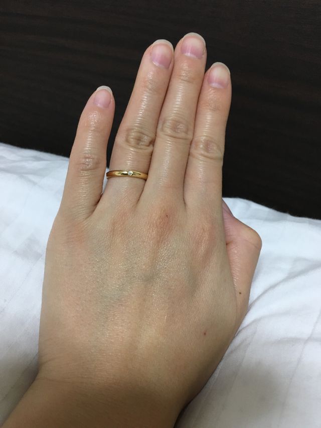 結婚指輪。ダイヤモンドが付いてます。旦那さんとお揃いです。