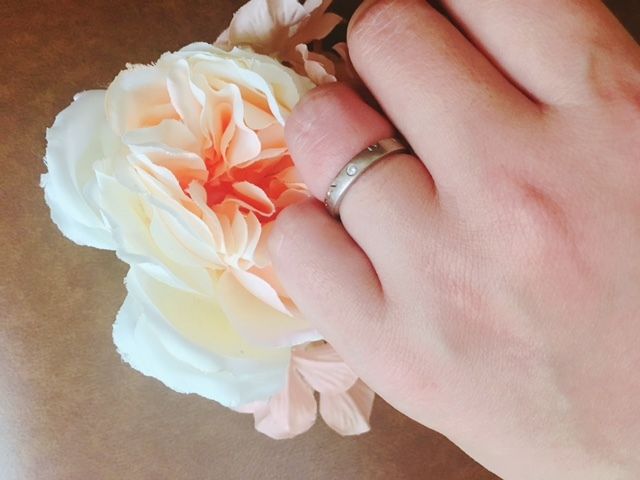 男性の指輪と合わせると二人が出会えた奇跡に感謝という文になる