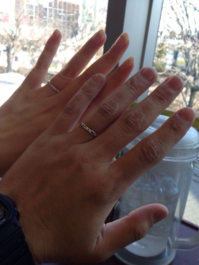 婚姻届を提出し、近所のラーメン屋でお祝いランチ中の一枚