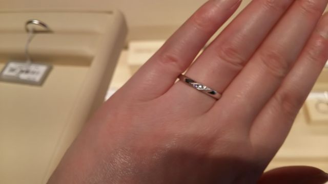 ダイヤつきですが派手すぎないデザイン