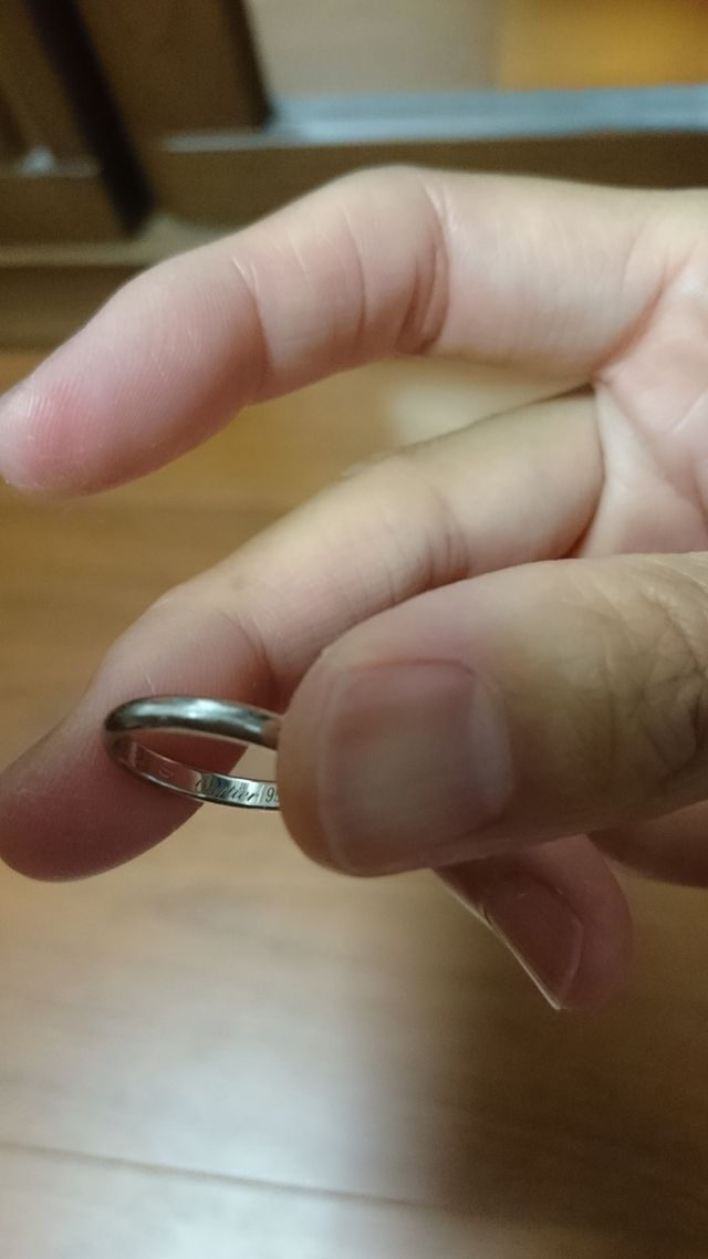 内側にCartierの刻印あります