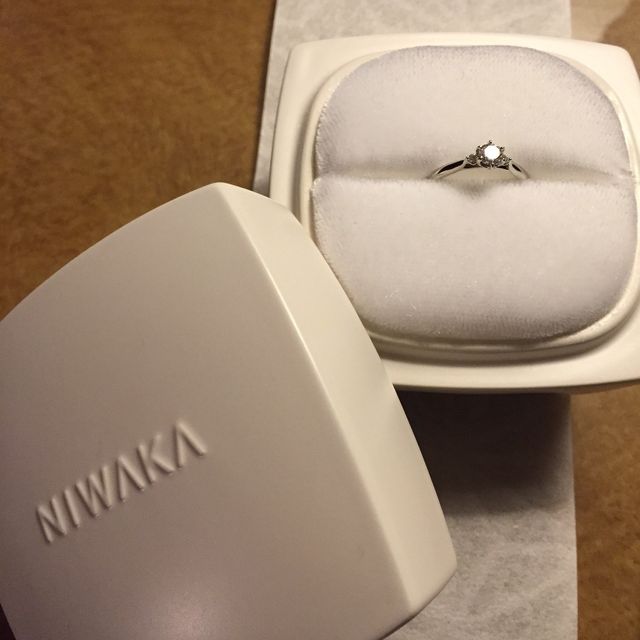 陶器の入れ物も真っ白すべすべで素敵です