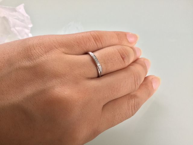 小さくですが、ダイアモンドが並べてあります。