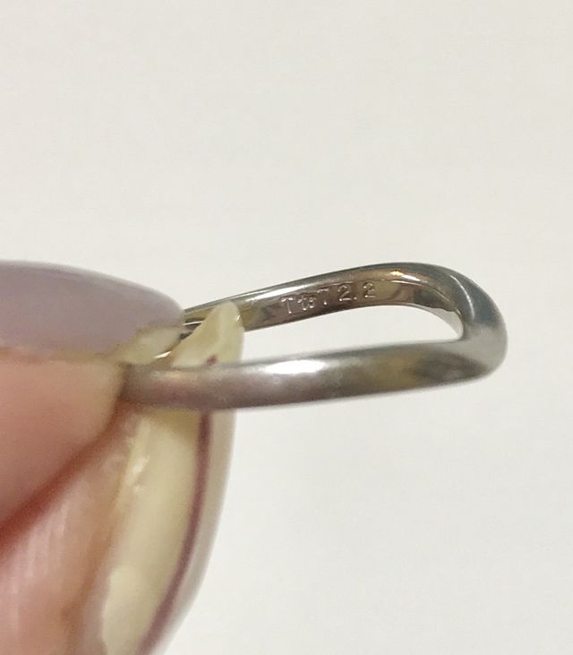 刻印はお互いのイニシャルと入籍日にしました。