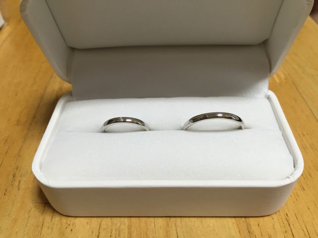 こちらのケースに入って届きました。