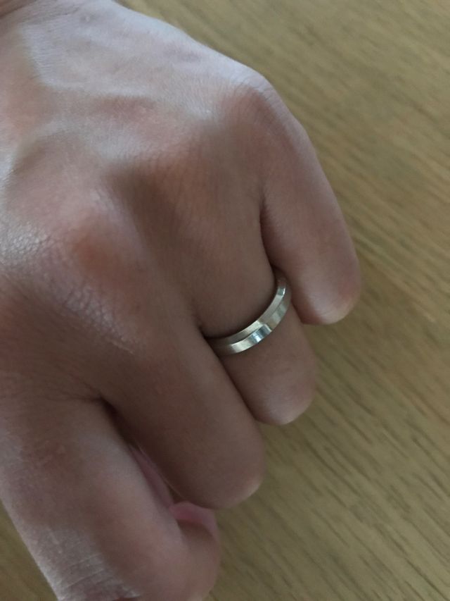 色黒で大きな手なので石は付けませんでした