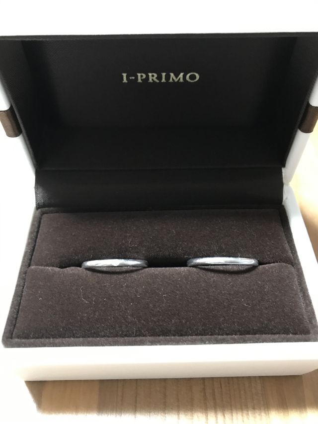 収納箱はこんな感じです。外側に2人のイニシャルのチャームも