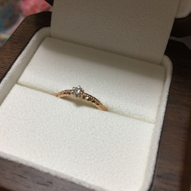 リングは手彫りの模様が入っていて、オシャレ‼︎