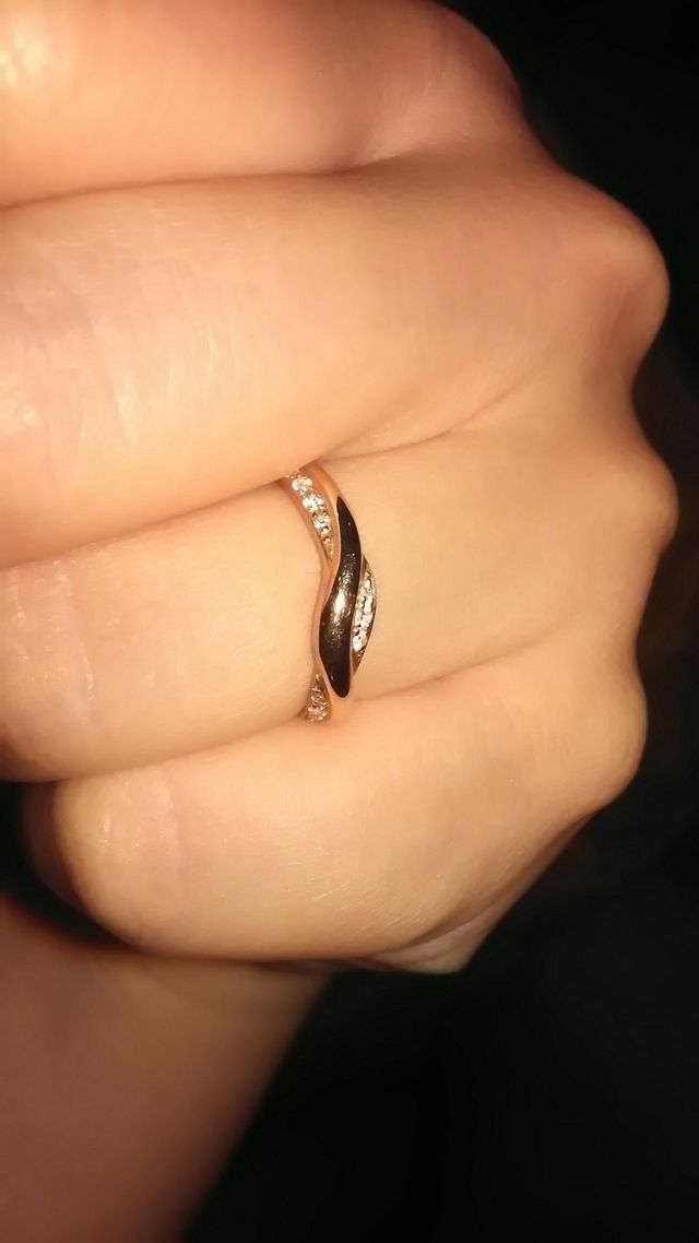 ピンクゴールドです。