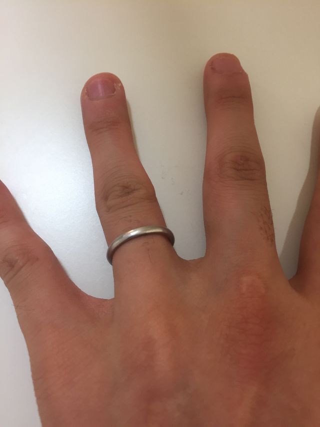 外側には何も柄がなく、シンプルなデザインのものにしました。