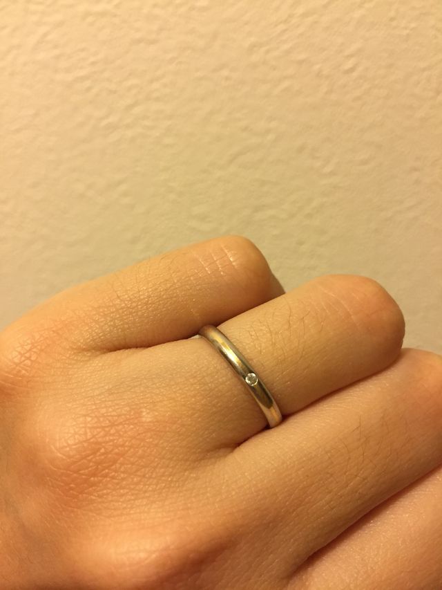 わかりにくいですが真ん中はピンクゴールドのラインがあります。