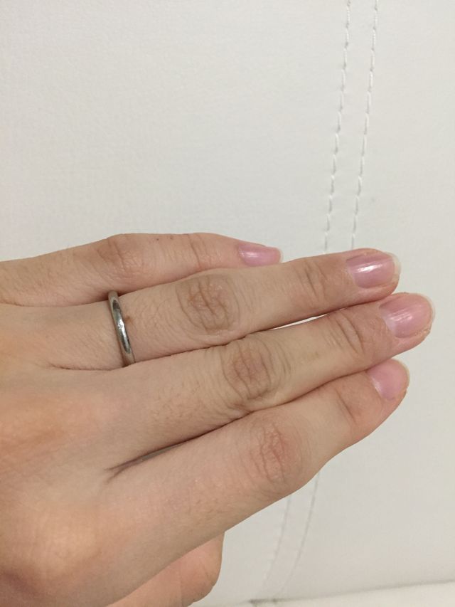 プラチナ・ラウンド型に0.01カラットのダイヤモンドが１粒