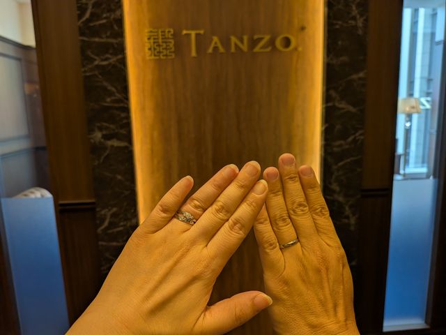 結婚指輪が出来上がったので、婚約指輪と重ね付けしました！