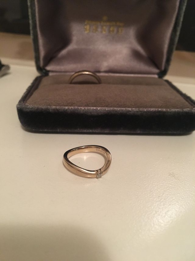 オーダーして、ゆるやかなV字カット。