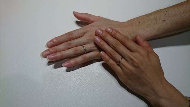 シンプルで細めのデザインです。