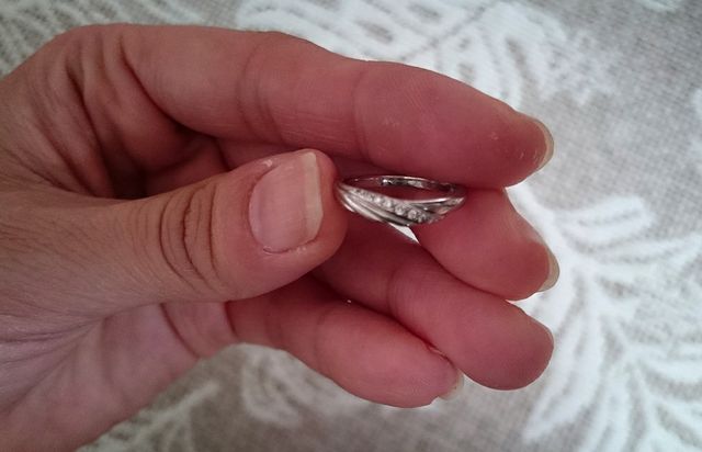 羽の模様になっています。