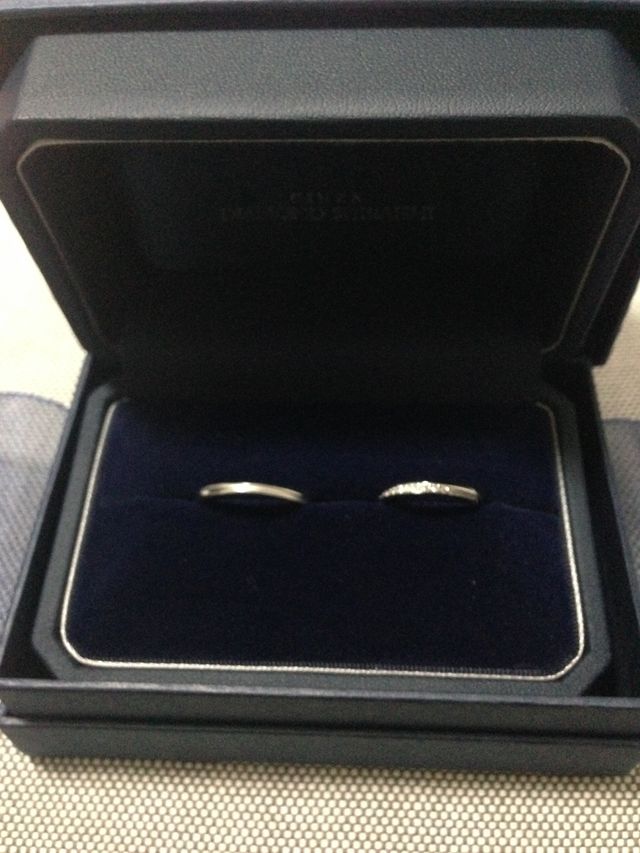 華奢な中にも華やかさのある指輪です。