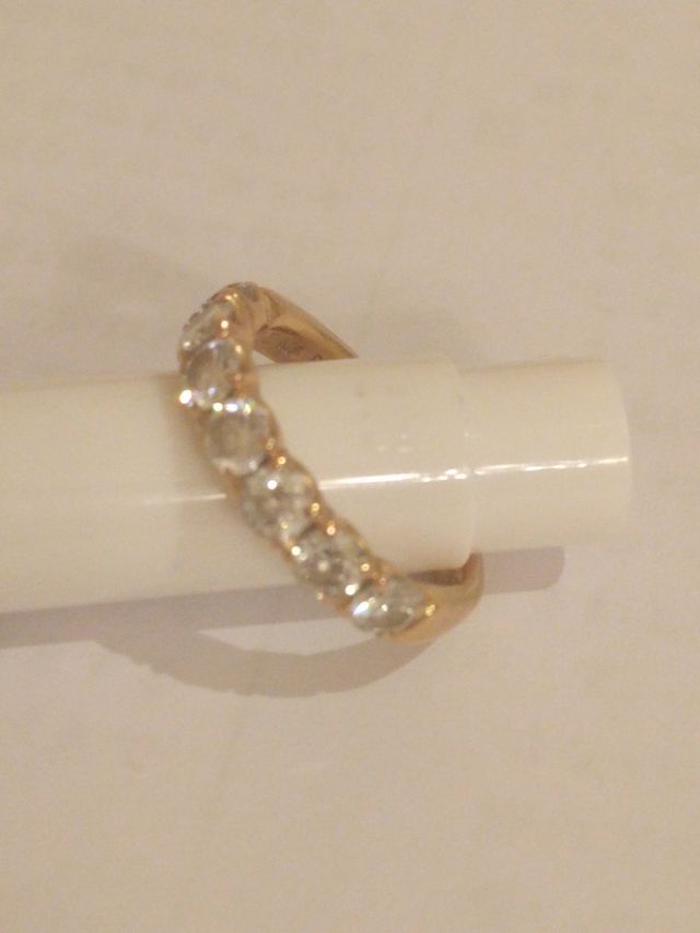 ピンクゴールドにダイヤモンドです。