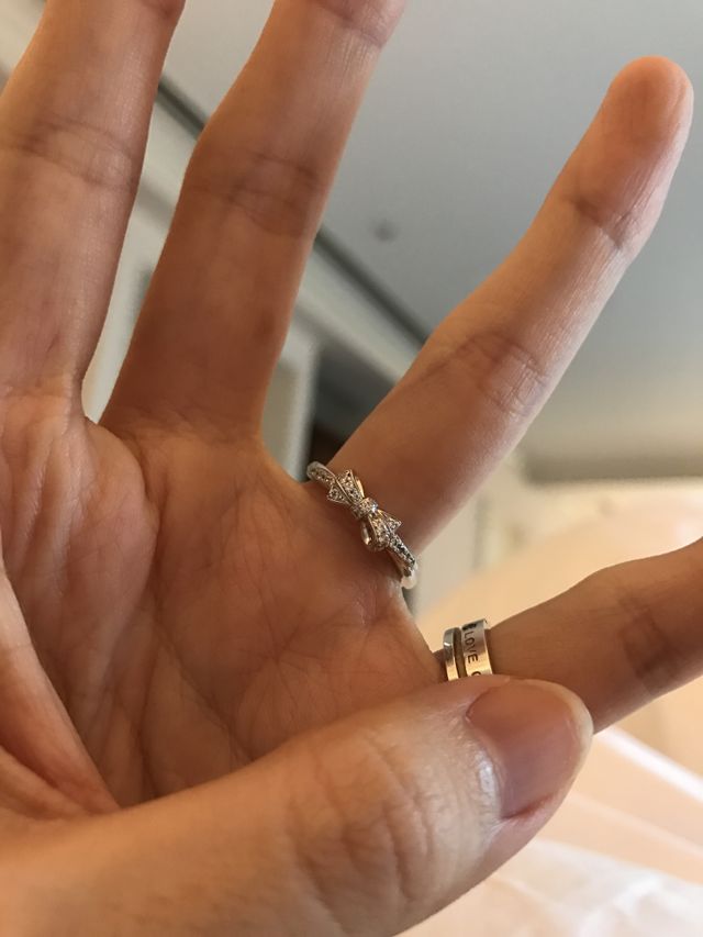 ブーケというデザインで、裏のリボンが可愛いです