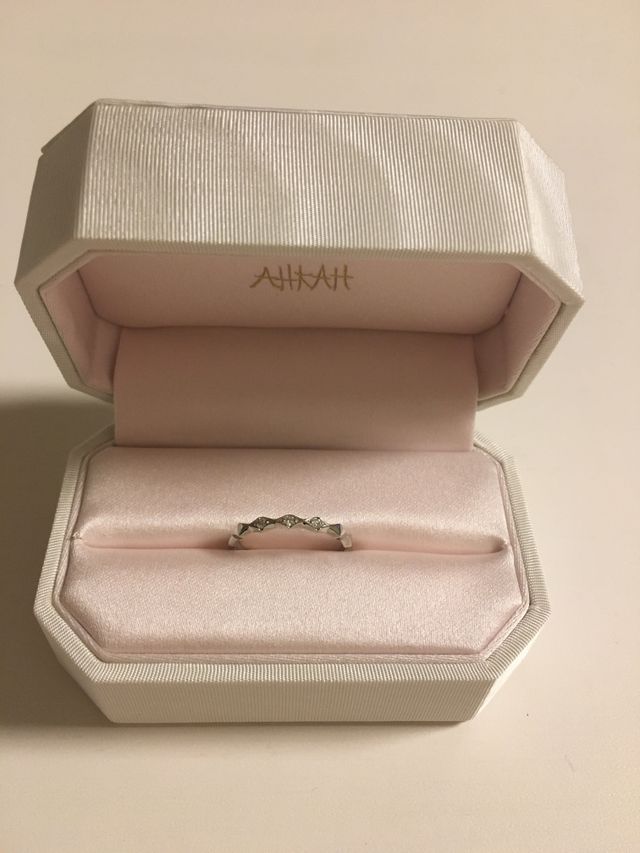 珍しいデザインの指輪にしました。