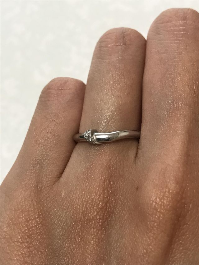 ゆるいＶラインになっています。