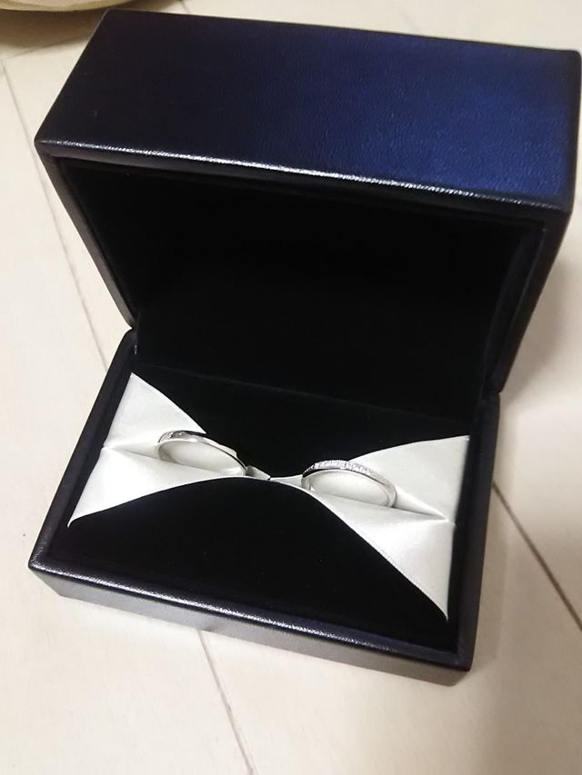 シンプルなものとラインでキラッと輝いている２つを選びました。