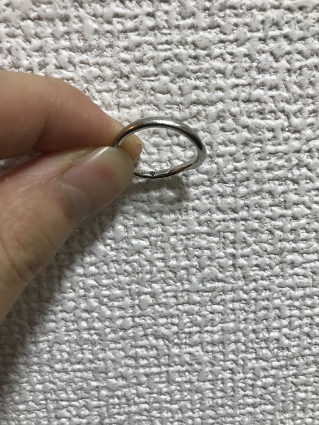 イニシャルと青ダイヤを中に入れてもらいました