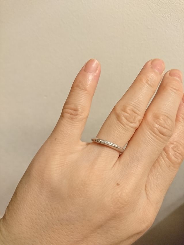 指にはめた時の写真。