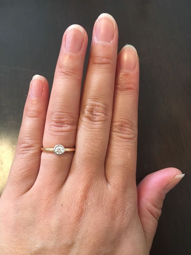 ゴールドのため、一つでつけても存在感があります。