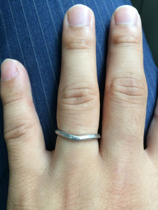 若干V字のデザインになってます。