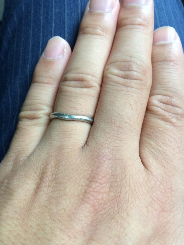 かなりシンプルですが、やや細めのものを選びました。