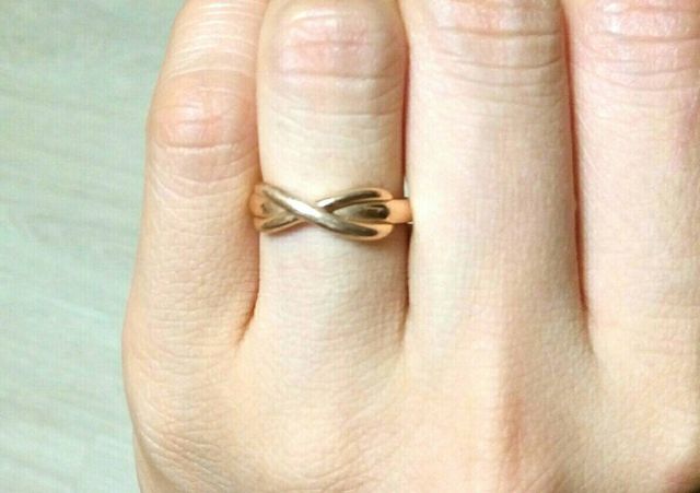 シンプルながらも立体感があってボリューミーです。