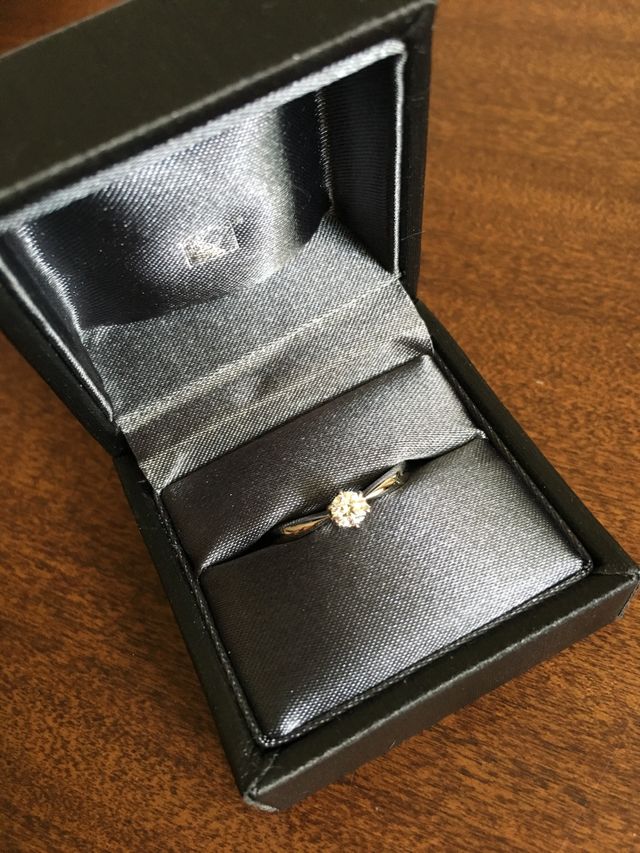 台座が低めのデザインです。