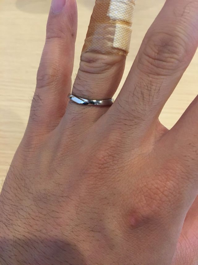 実際指輪をはめているところ