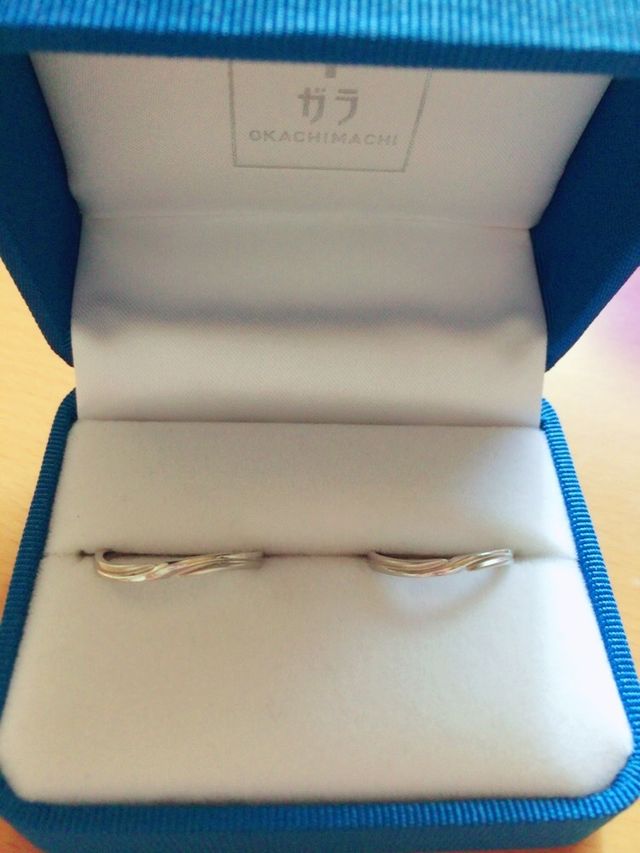 ペアで購入しました  内側に刻印いれています